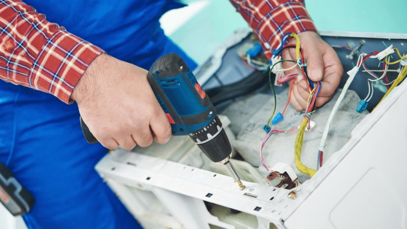 Karşıyaka Termoteknik Termoteknik çamaşır makinesi kart tamiri – Su almama arızası orijinal parça ile giderildi. - Teknik servis örneği